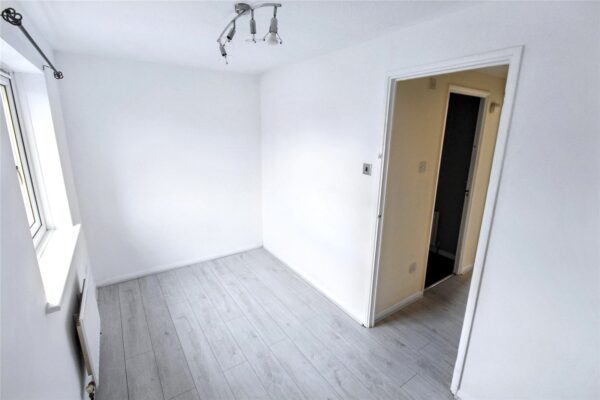 Burdetts Road, Dagenham, RM9 6XY