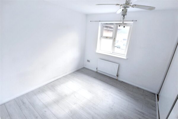 Burdetts Road, Dagenham, RM9 6XY