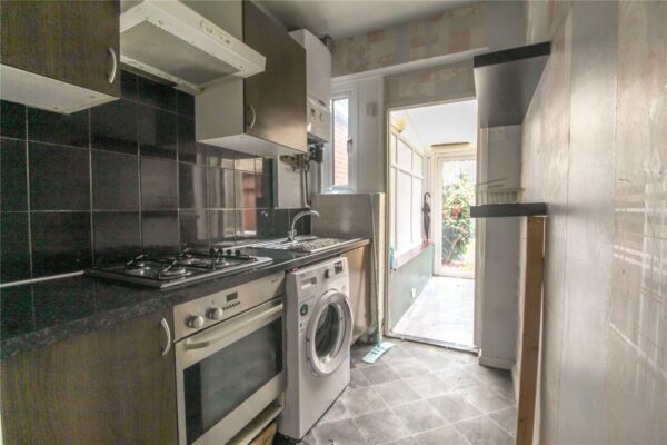 Temple Avenue, Dagenham, RM8