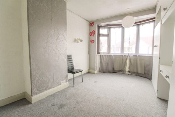 Temple Avenue, Dagenham, RM8