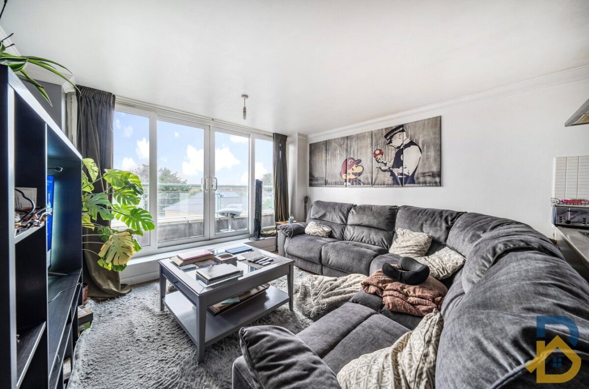 St. Mark's Place, Bowery Court St. Mark's Place, RM10