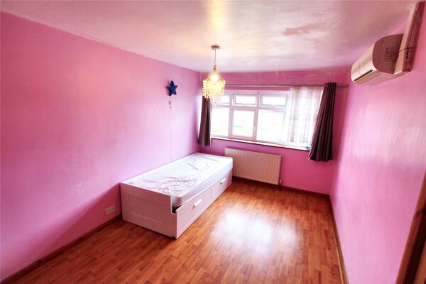 Hollidge Way, Dagenham, Barking and Dagenham, RM10 9SP