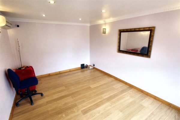 Hollidge Way, Dagenham, Barking and Dagenham, RM10 9SP