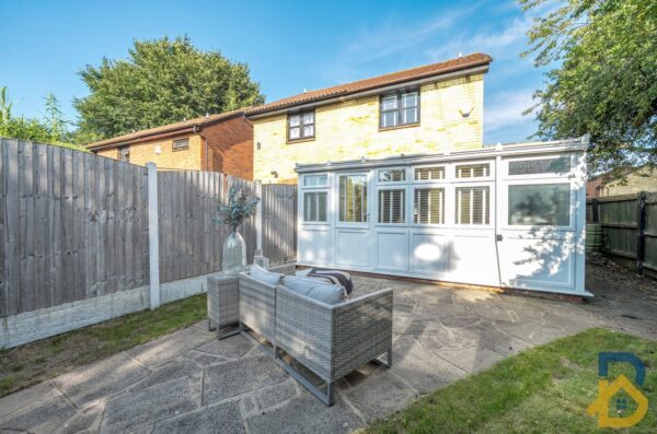 Mansard Close, Hornchurch, RM12 4HS