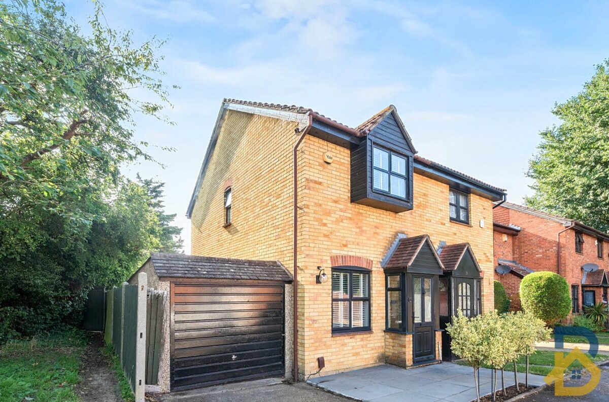 Mansard Close, Hornchurch, RM12 4HS