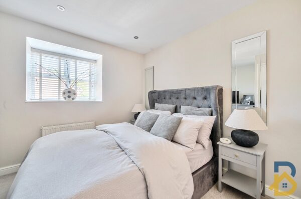 Mansard Close, Hornchurch, RM12 4HS
