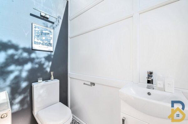 Mansard Close, Hornchurch, RM12 4HS