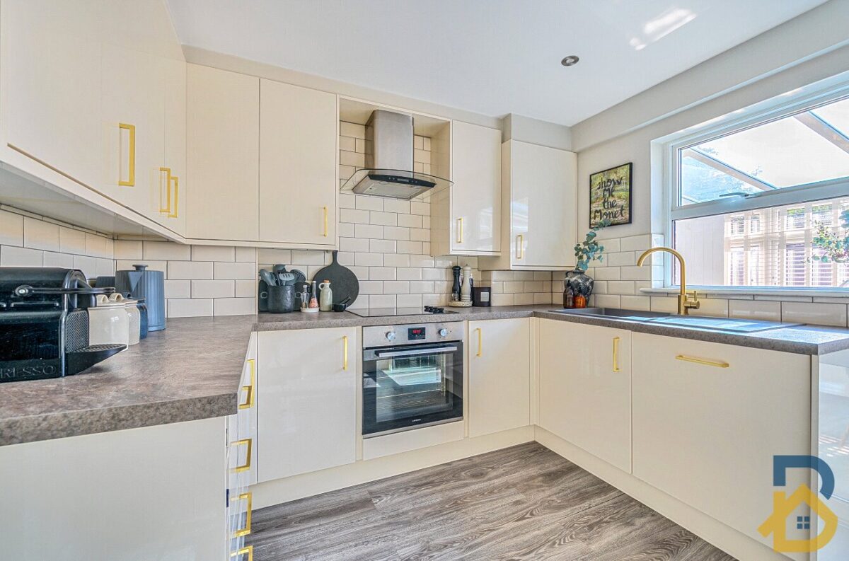 Mansard Close, Hornchurch, RM12 4HS