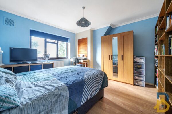 Kingshill Avenue, Romford, RM5 2SA