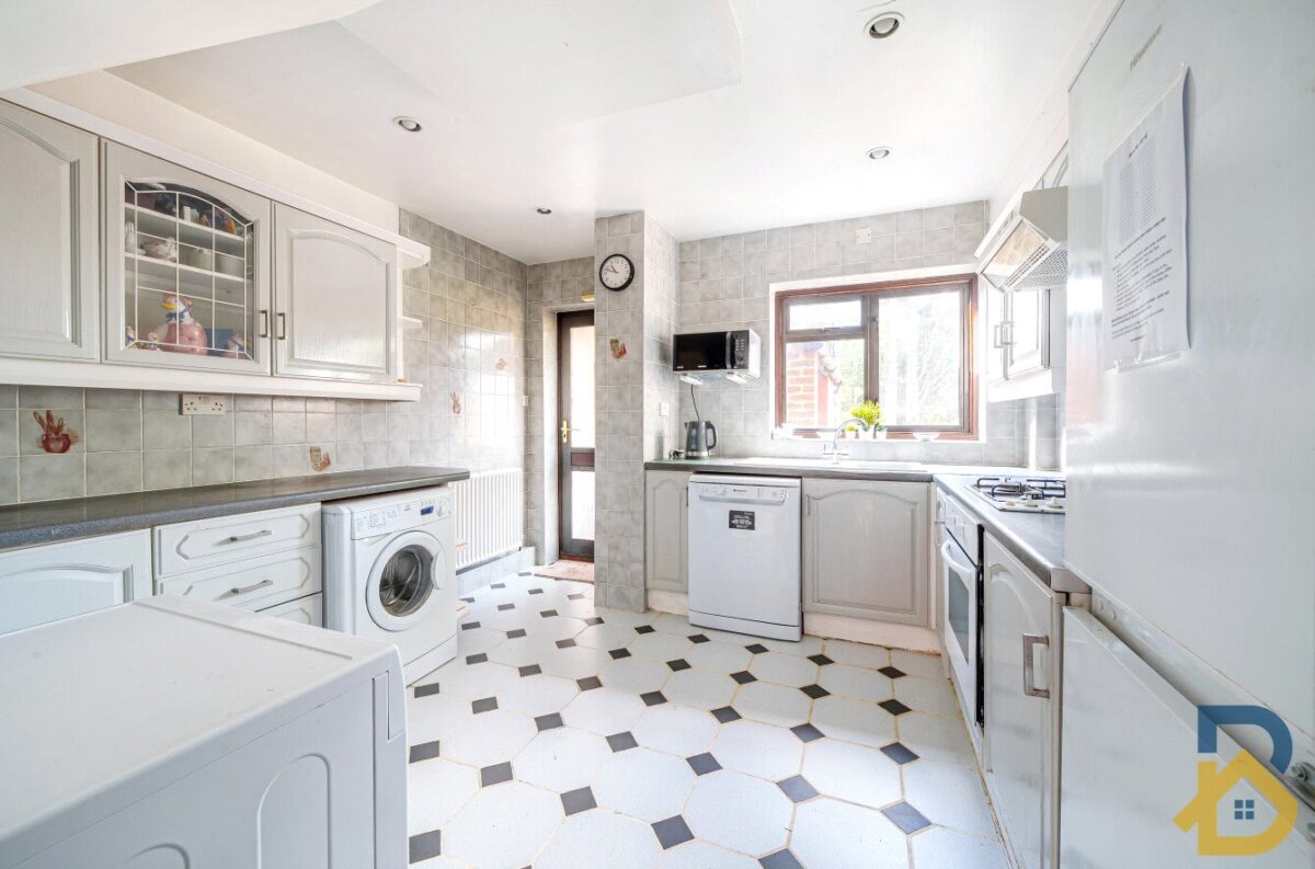 Kingshill Avenue, Romford, RM5 2SA