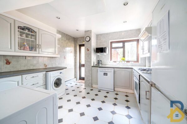 Kingshill Avenue, Romford, RM5 2SA