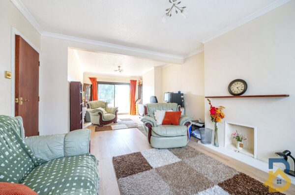 Kingshill Avenue, Romford, RM5 2SA