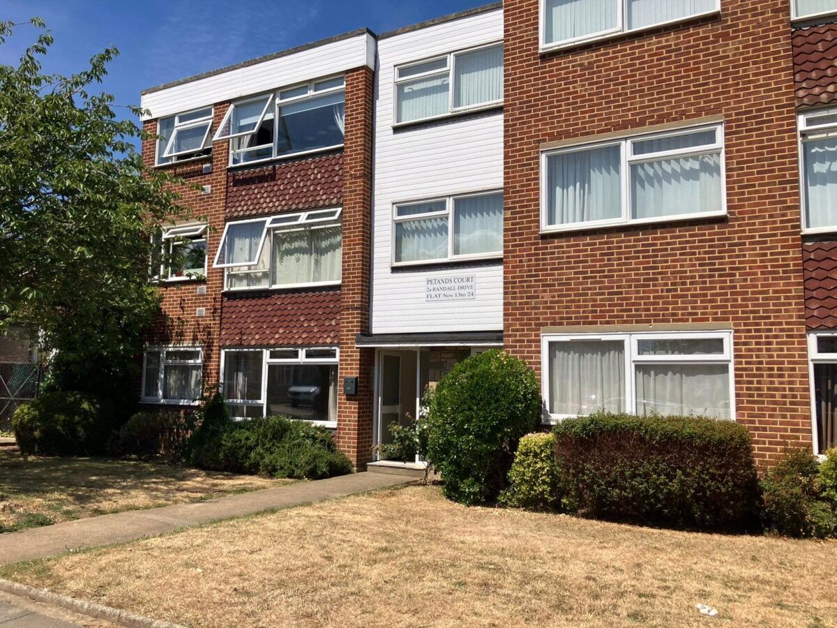 Randall Drive, Hornchurch, RM12 6QT