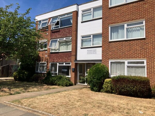 Randall Drive, Hornchurch, RM12 6QT