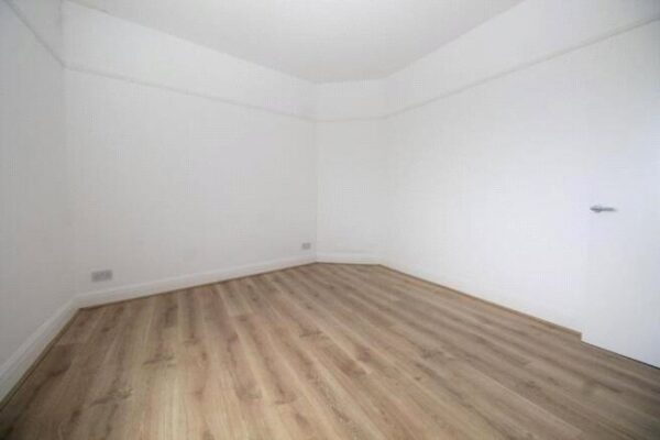 Porters Avenue, Dagenham, RM9 5YS