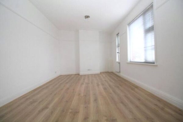 Porters Avenue, Dagenham, RM9 5YS