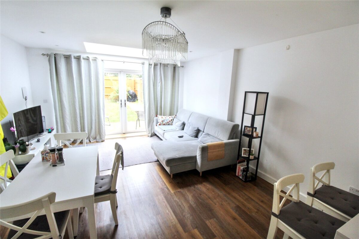 Charlock Close, Romford, RM3 0LE