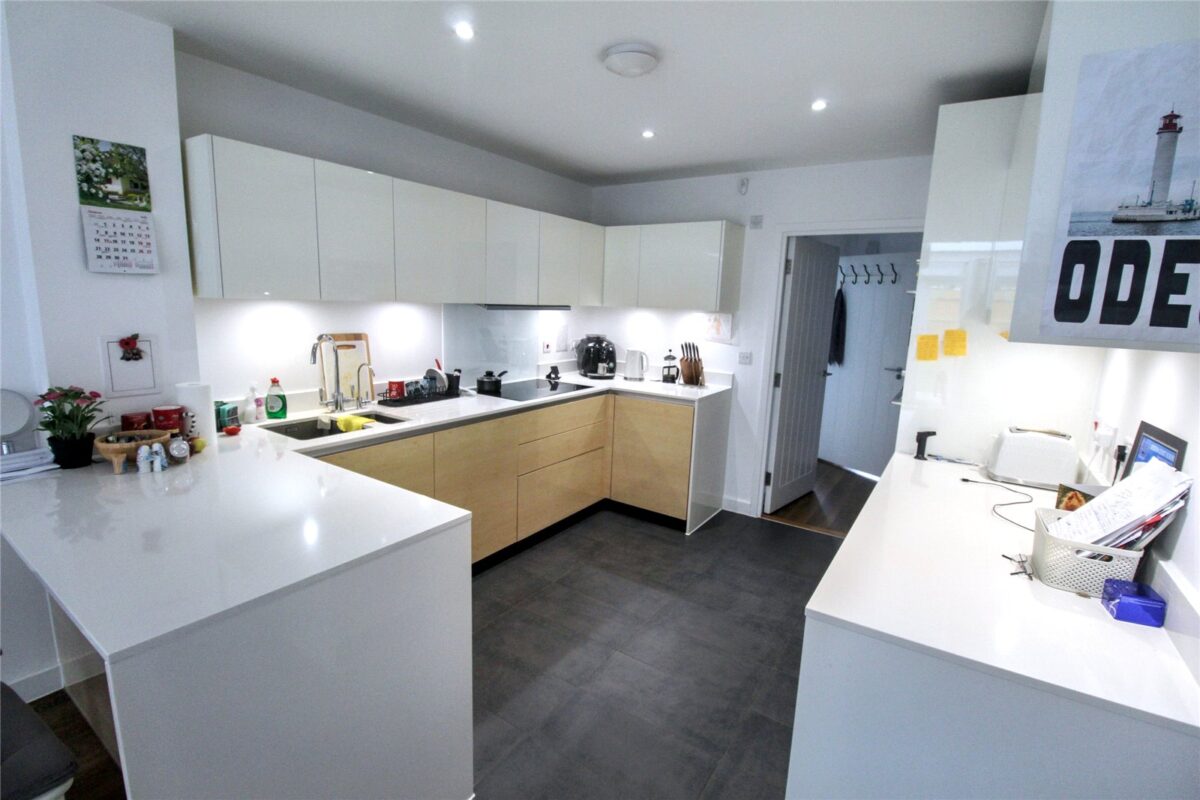 Charlock Close, Romford, RM3 0LE