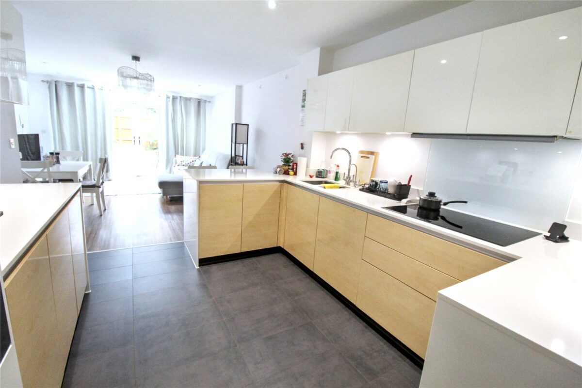 Charlock Close, Romford, RM3 0LE