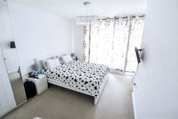 Charlock Close, Romford, RM3 0LE