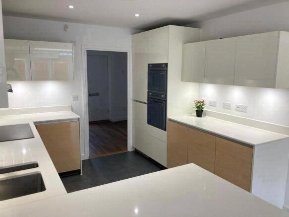 Charlock Close, Romford, RM3 0LE