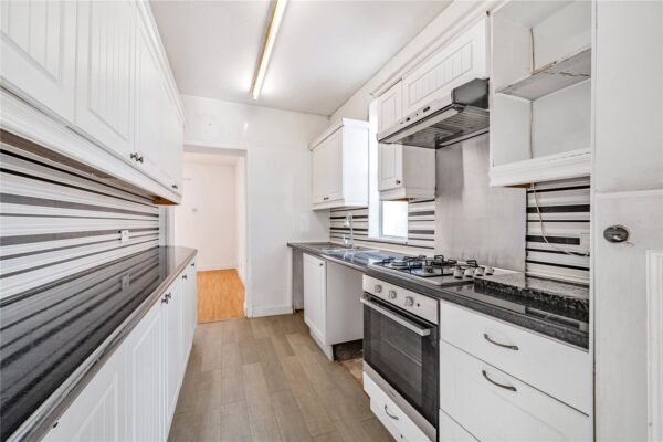 Standen Avenue, Hornchurch, RM12 6AA