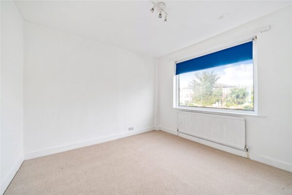 Standen Avenue, Hornchurch, RM12 6AA
