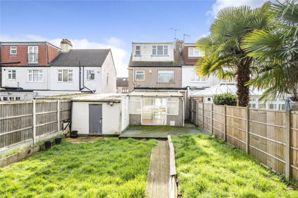 Standen Avenue, Hornchurch, RM12 6AA