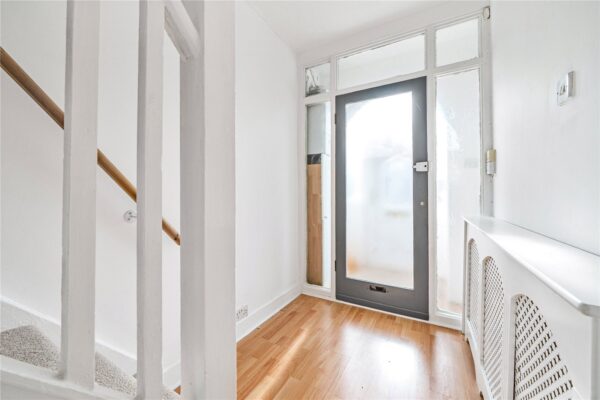 Standen Avenue, Hornchurch, RM12 6AA