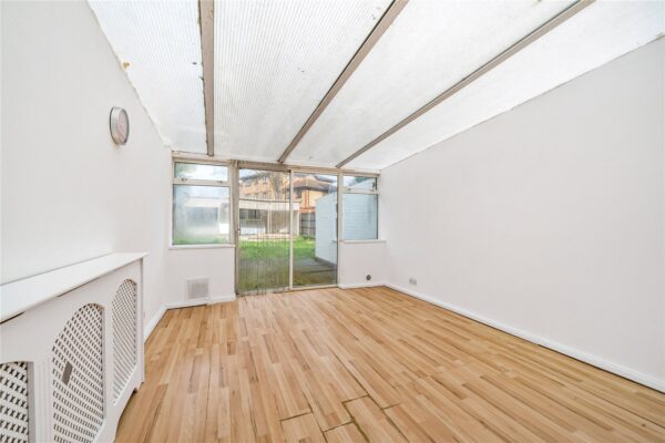 Standen Avenue, Hornchurch, RM12 6AA