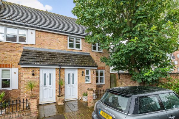 Walnut Grove, Hornchurch, RM12 4UP
