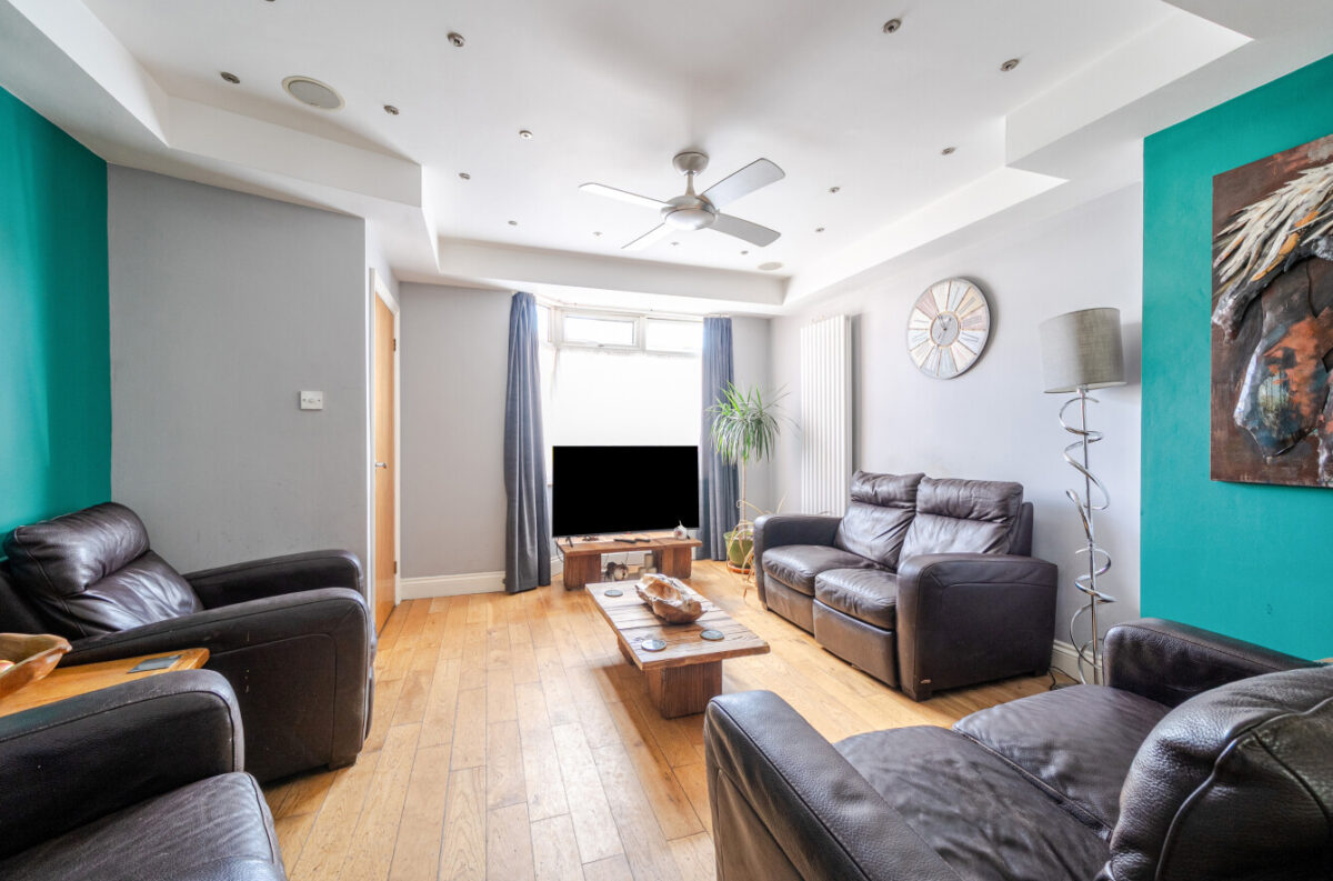 Ashwood Avenue, Rainham, RM13 9AS