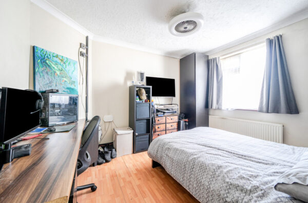 Ashwood Avenue, Rainham, RM13 9AS