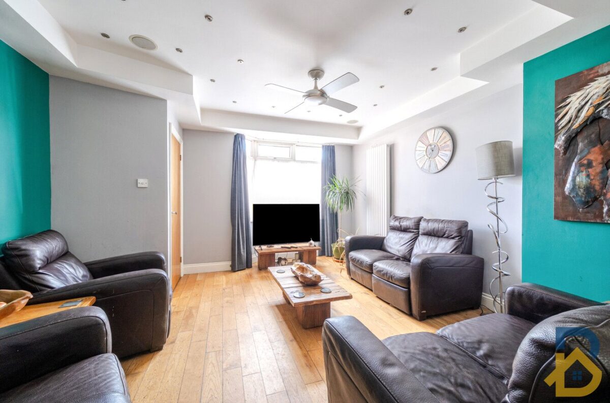 Ashwood Avenue, Rainham, RM13 9AS