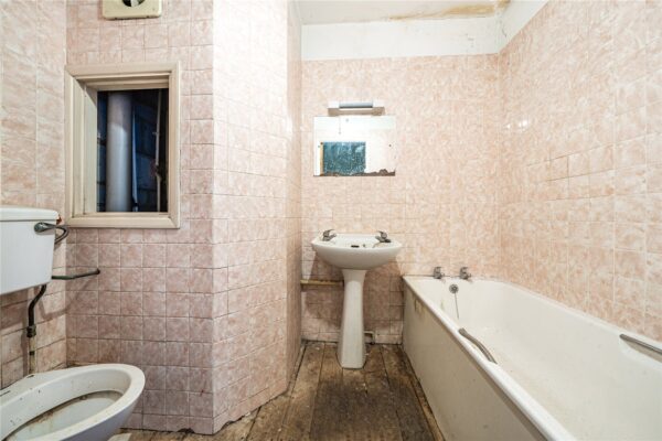 Grange Avenue, Woodford Green, IG8 9JT