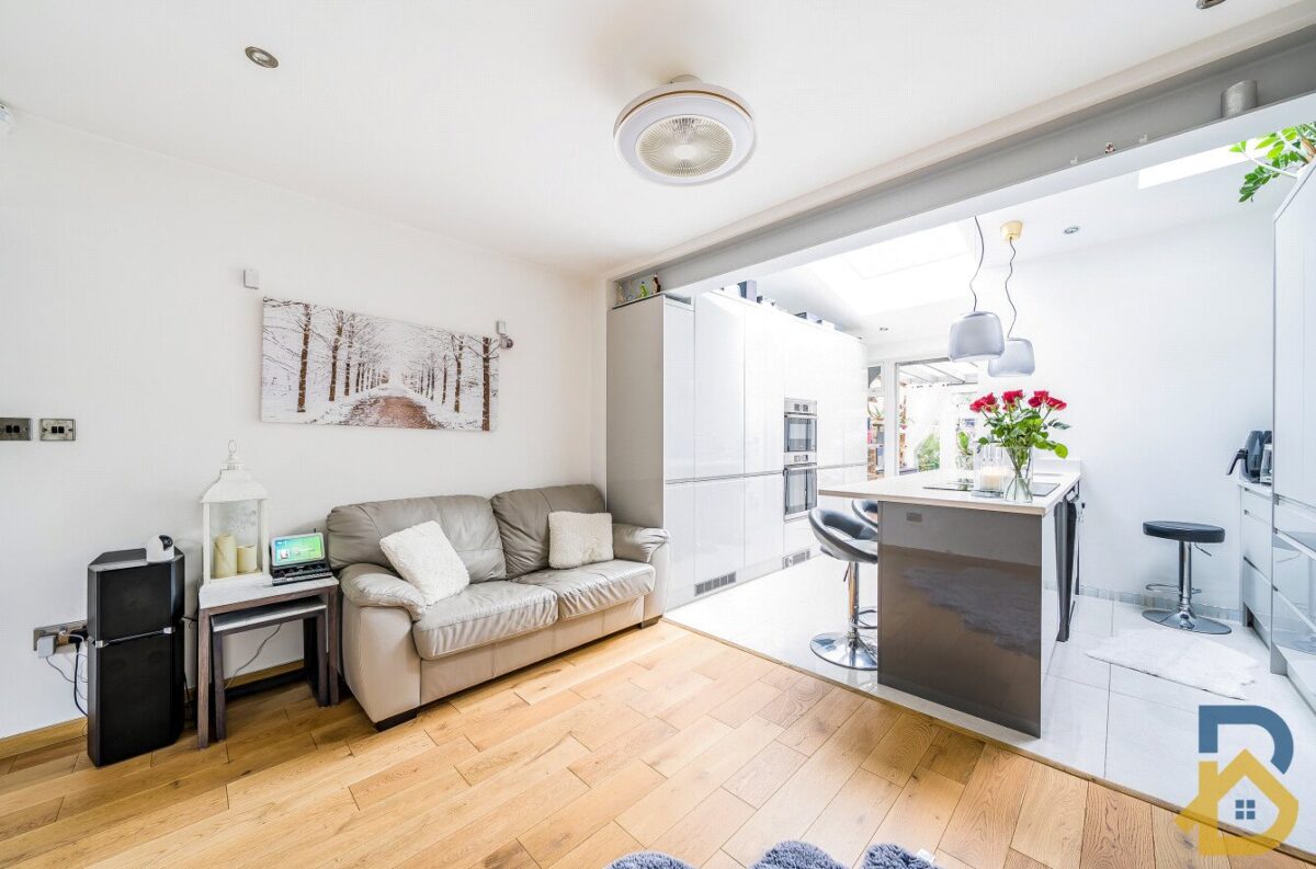 Elm Park Avenue, Hornchurch, RM12 4SW