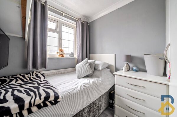 Lynbrook Close, Rainham, RM13 8DD