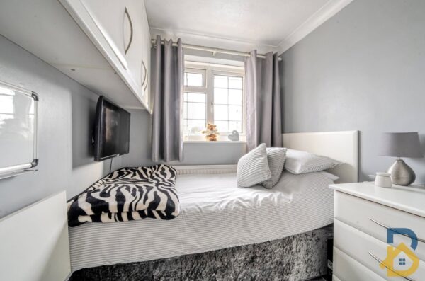 Lynbrook Close, Rainham, RM13 8DD
