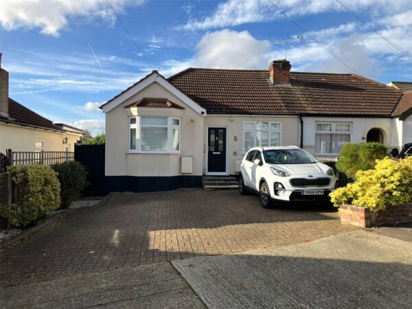 Woodfield Way, Hornchurch, RM12 4JA