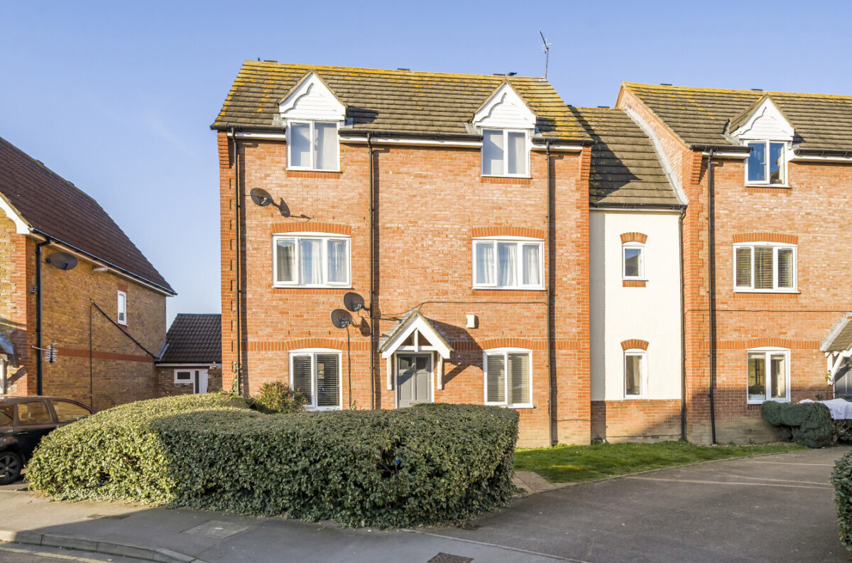 Heath Park Drive, Chadwell Heath, Romford, RM6 4FJ