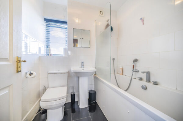 Heath Park Drive, Chadwell Heath, Romford, RM6 4FJ