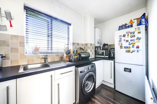 Heath Park Drive, Chadwell Heath, Romford, RM6 4FJ