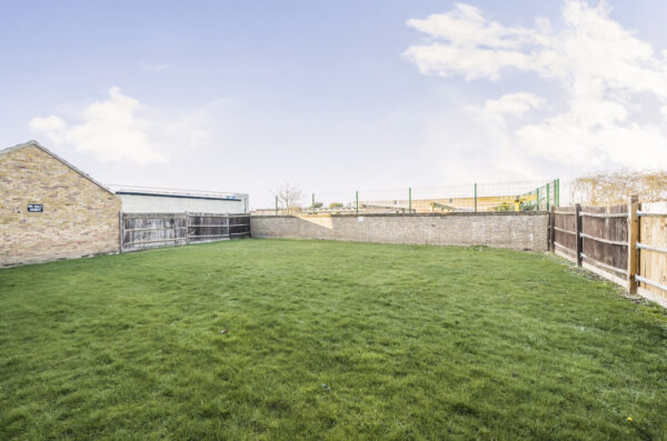 Heath Park Drive, Chadwell Heath, Romford, RM6 4FJ