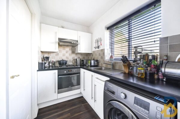 Heath Park Drive, Chadwell Heath, Romford, RM6 4FJ