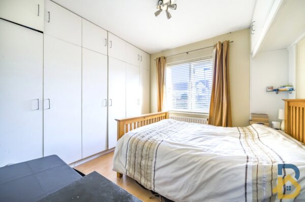 Heath Park Drive, Chadwell Heath, Romford, RM6 4FJ