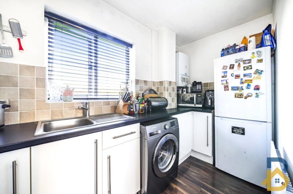 Heath Park Drive, Chadwell Heath, Romford, RM6 4FJ