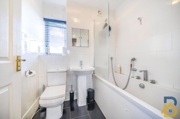 Heath Park Drive, Chadwell Heath, Romford, RM6 4FJ