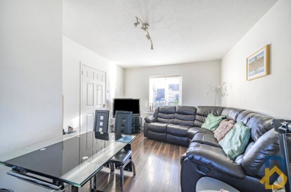 Heath Park Drive, Chadwell Heath, Romford, RM6 4FJ