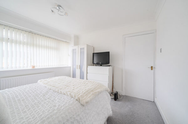 Tangmere Crescent, Hornchurch, RM12 5PX