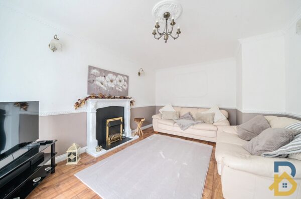 Tangmere Crescent, Hornchurch, RM12 5PX